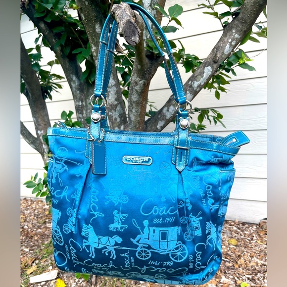Coach Handbags - EUC VINTAGE March 2010 Blue Coach